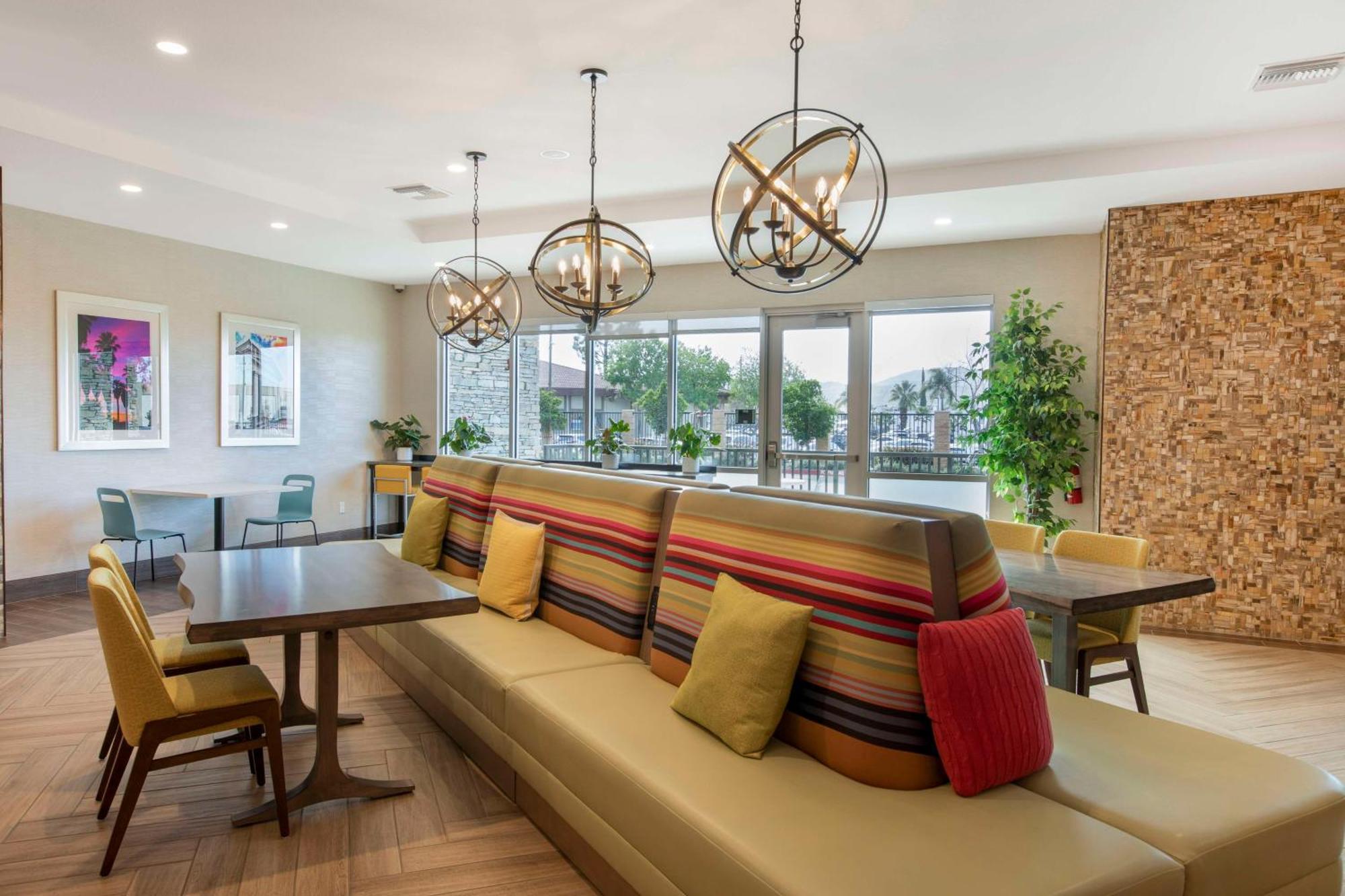 Home2 Suites By Hilton เรดแลนด์ส ภายนอก รูปภาพ